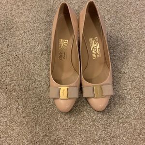 SALVATORE FERRAGAMO Nude Patent VARA Bow Pumps